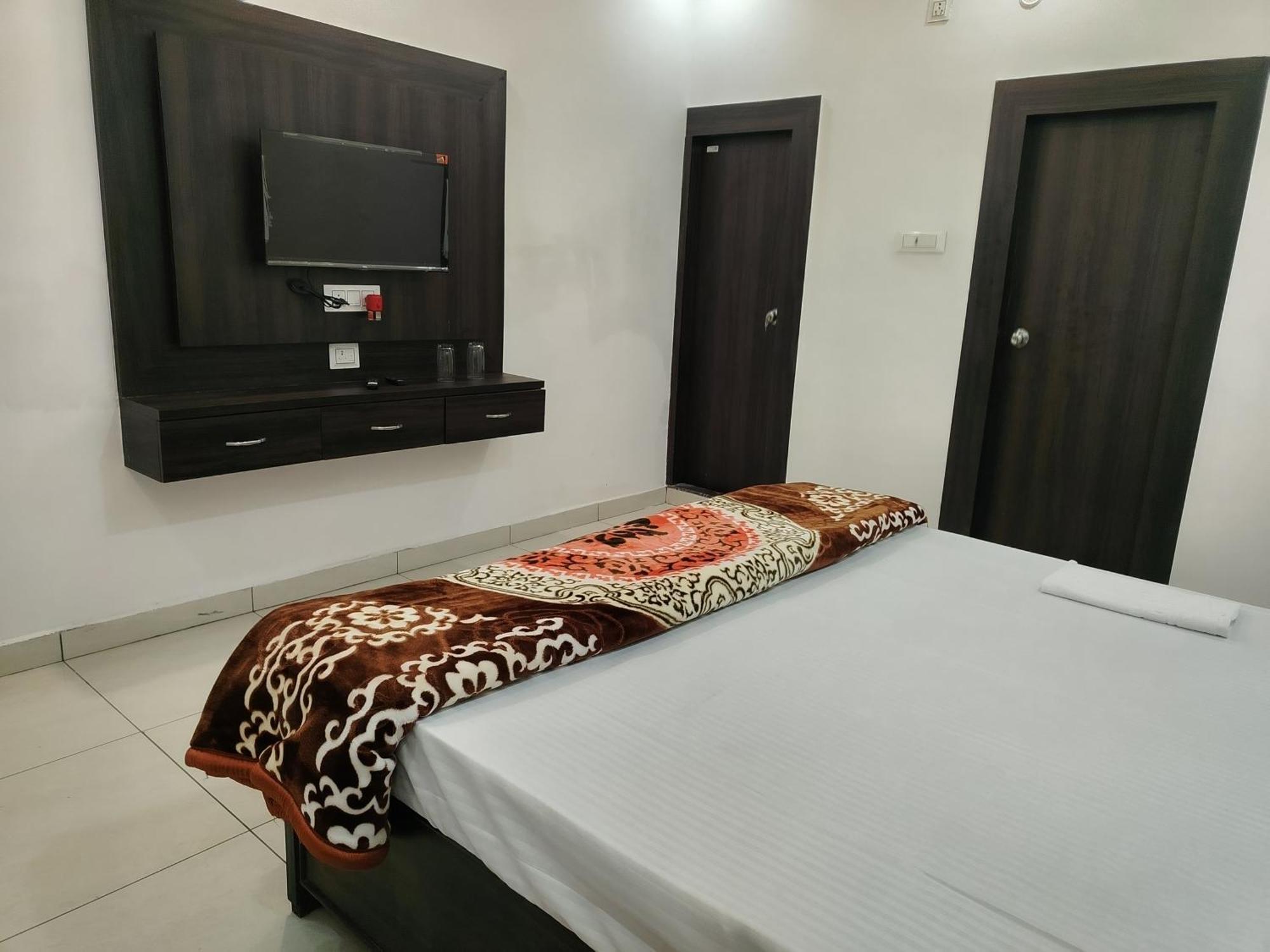 Hotel Dev International Khalilabad Екстериор снимка
