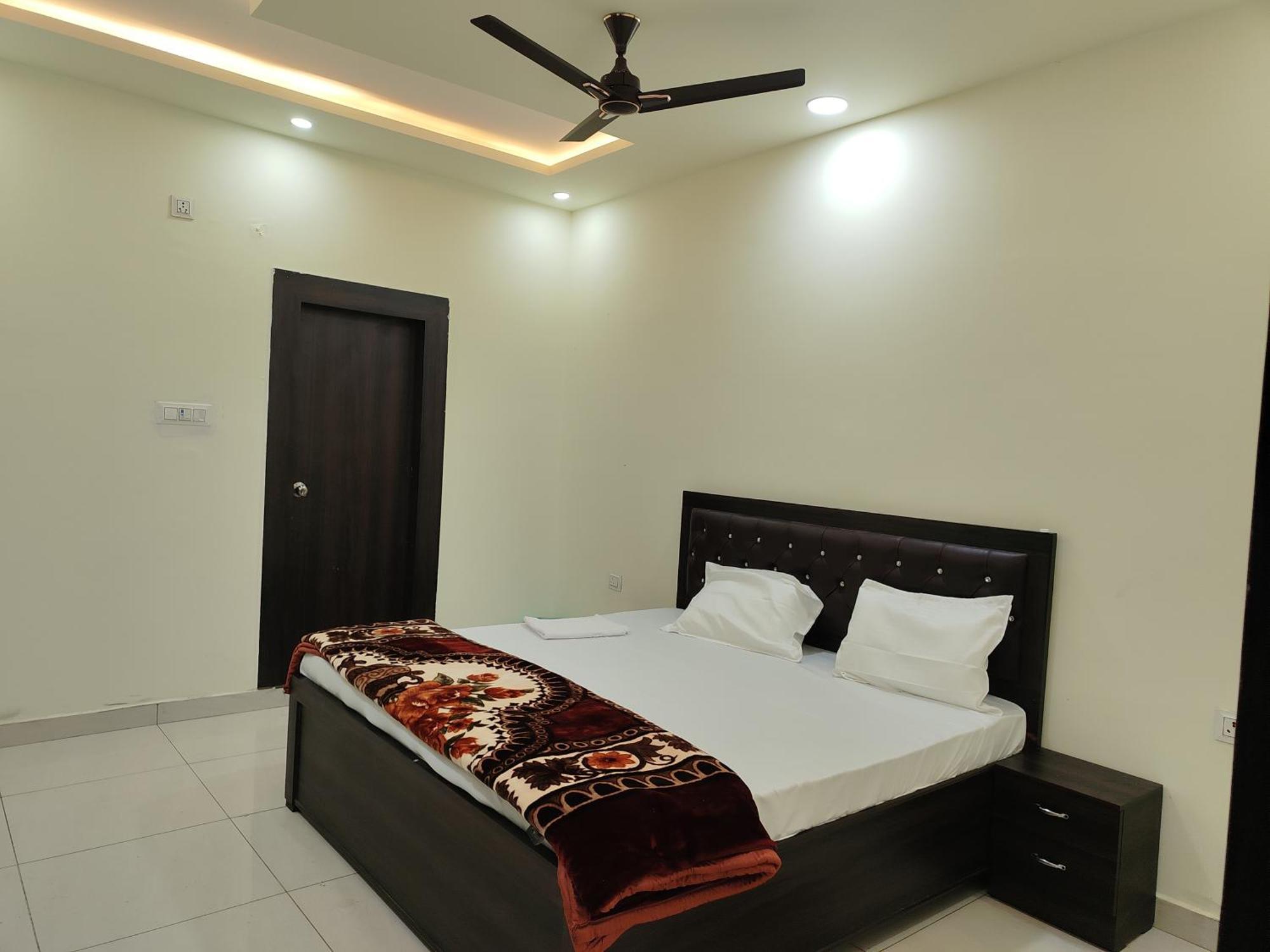 Hotel Dev International Khalilabad Екстериор снимка